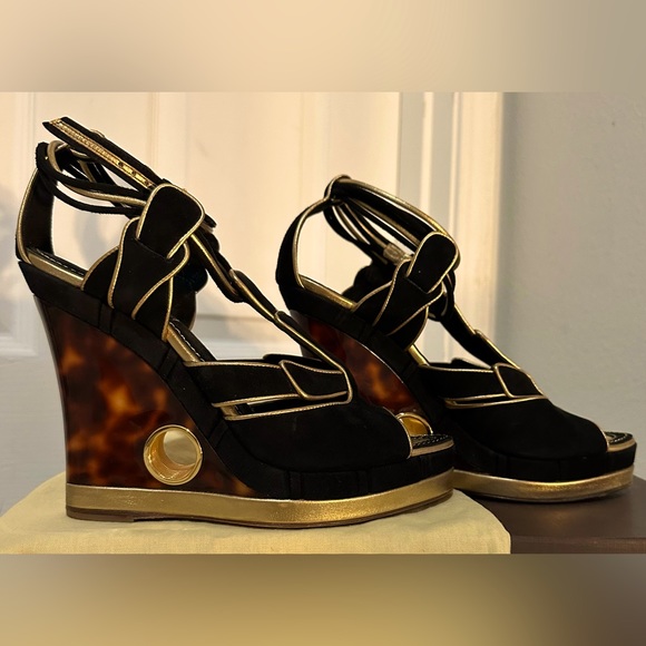 Auth Unique Runway Louis Vuitton Platform Black Suede Sandals, Size 39, Italy. - Picture 1 of 11